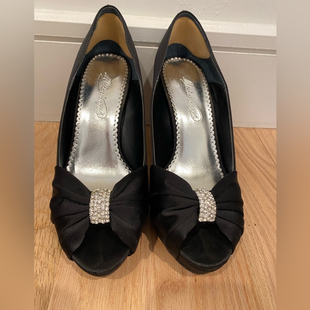 Black satin shoes with brooch